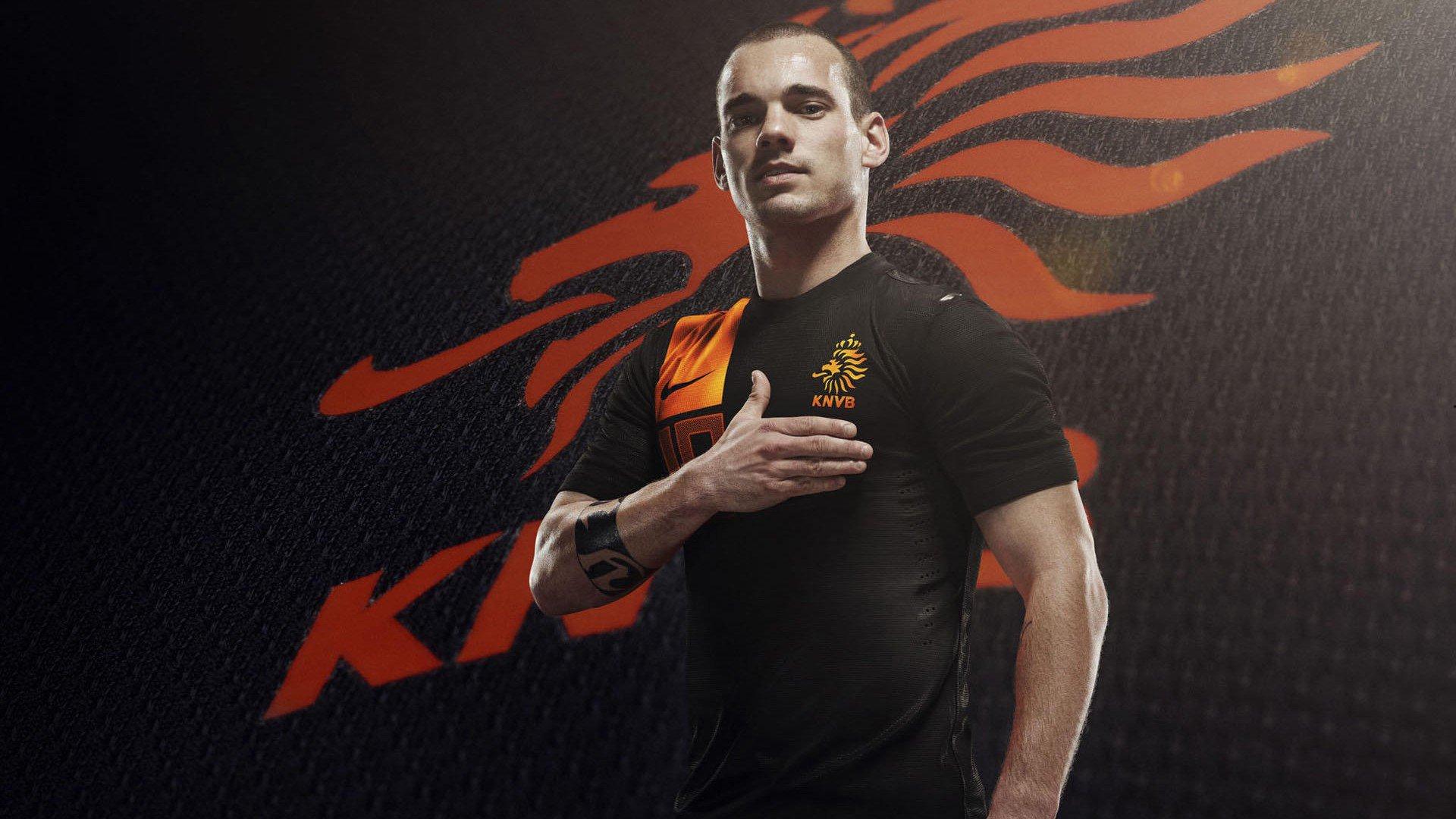 巴萨主席拉波尔塔宣称球队实力超越皇马,并透露一月已与弗里克敲定续约