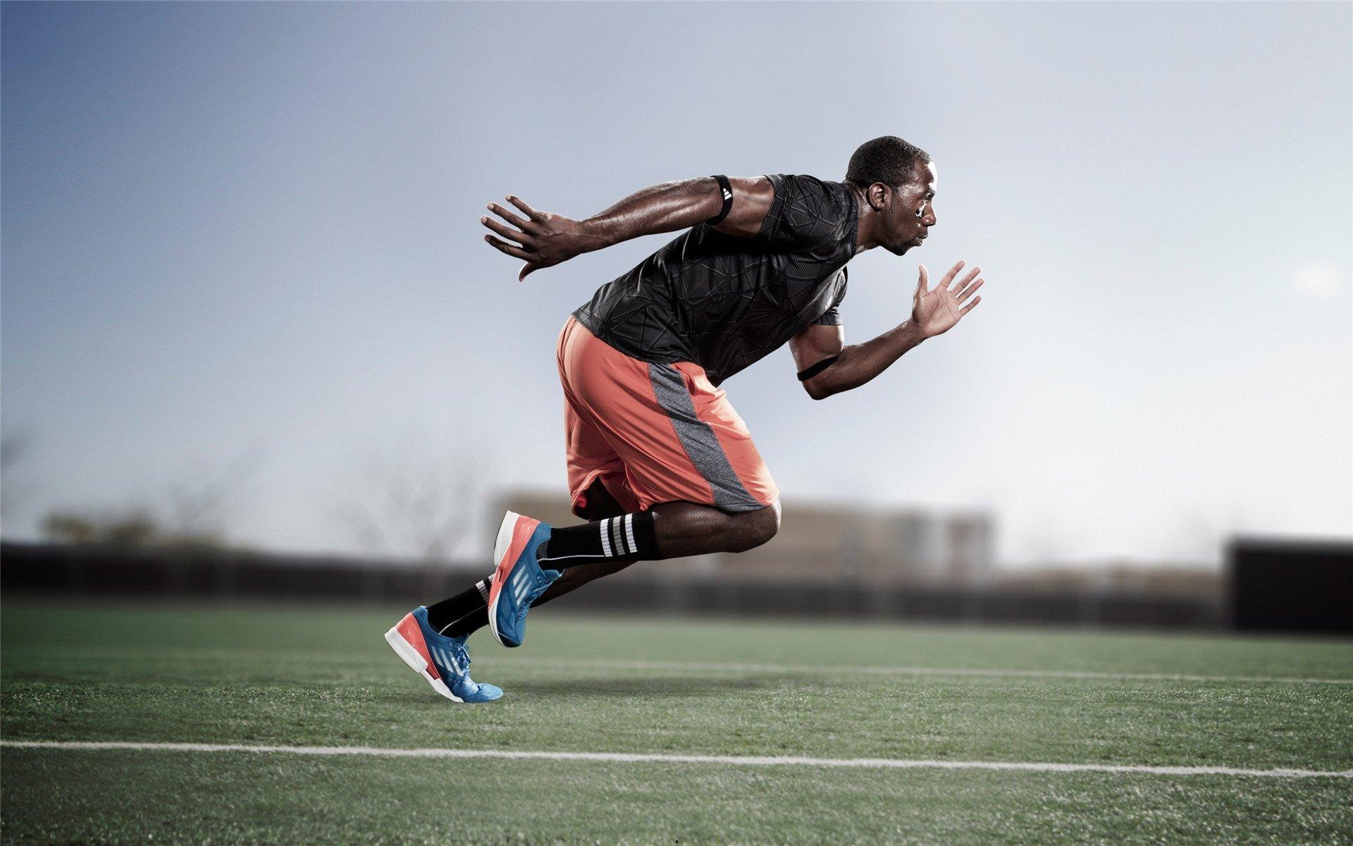 英超金靴太拼了！33岁萨拉赫度假时仍坚持训练，烈日下跑步练腿